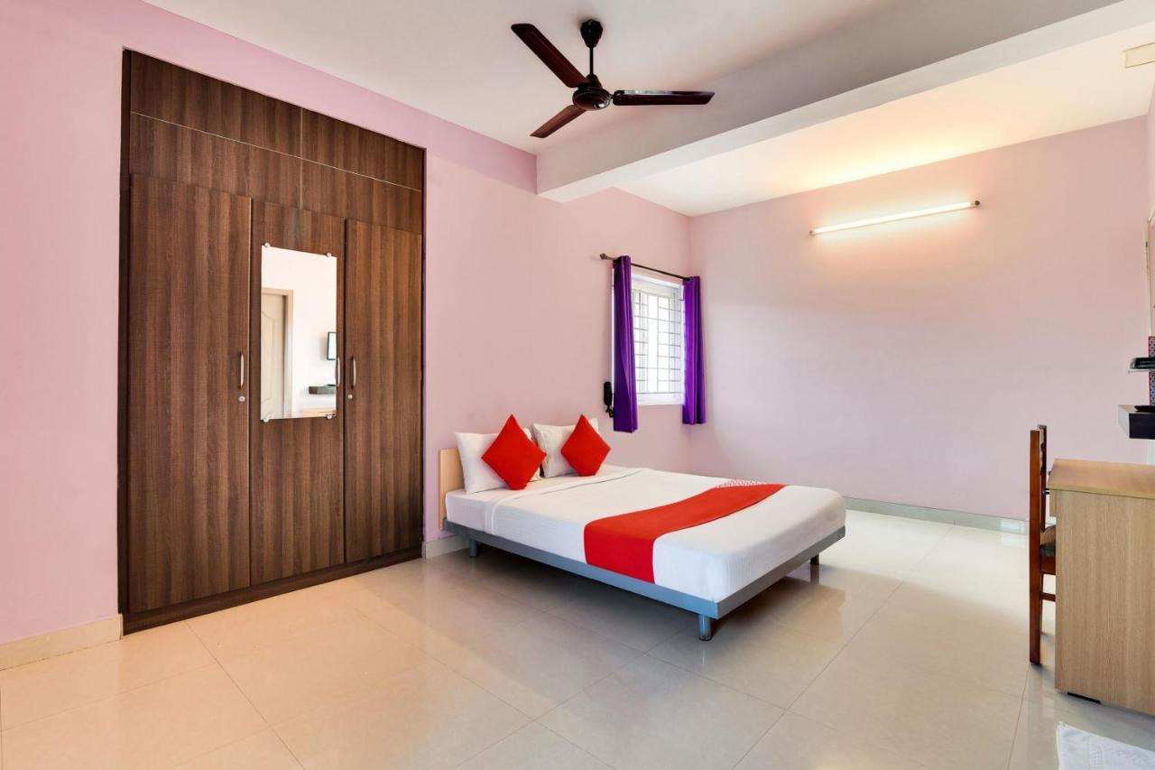 Oyo Flagship Lotus Lakeview Apartments Singānallūr Buitenkant foto