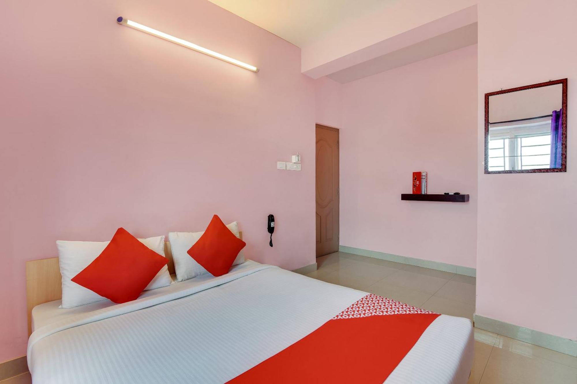 Oyo Flagship Lotus Lakeview Apartments Singānallūr Buitenkant foto